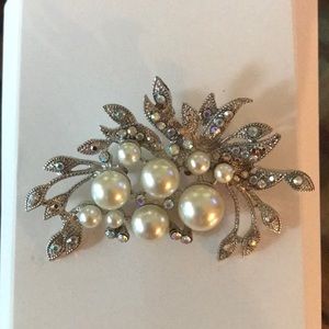Pearl & Rhinstone Silver Brooche Pin